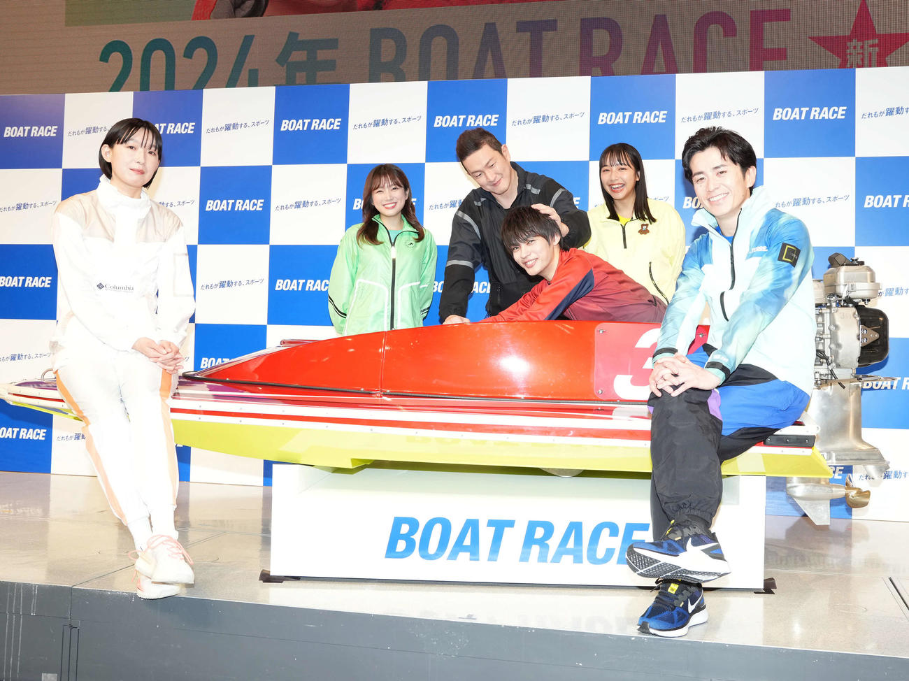 ボートレース2024年新CMシリーズの記者発表会で笑顔を見せる、左から江口のりこ、矢吹奈子、中村獅童、神尾楓珠、山之内すず、藤森慎吾（撮影・たえ見朱実）