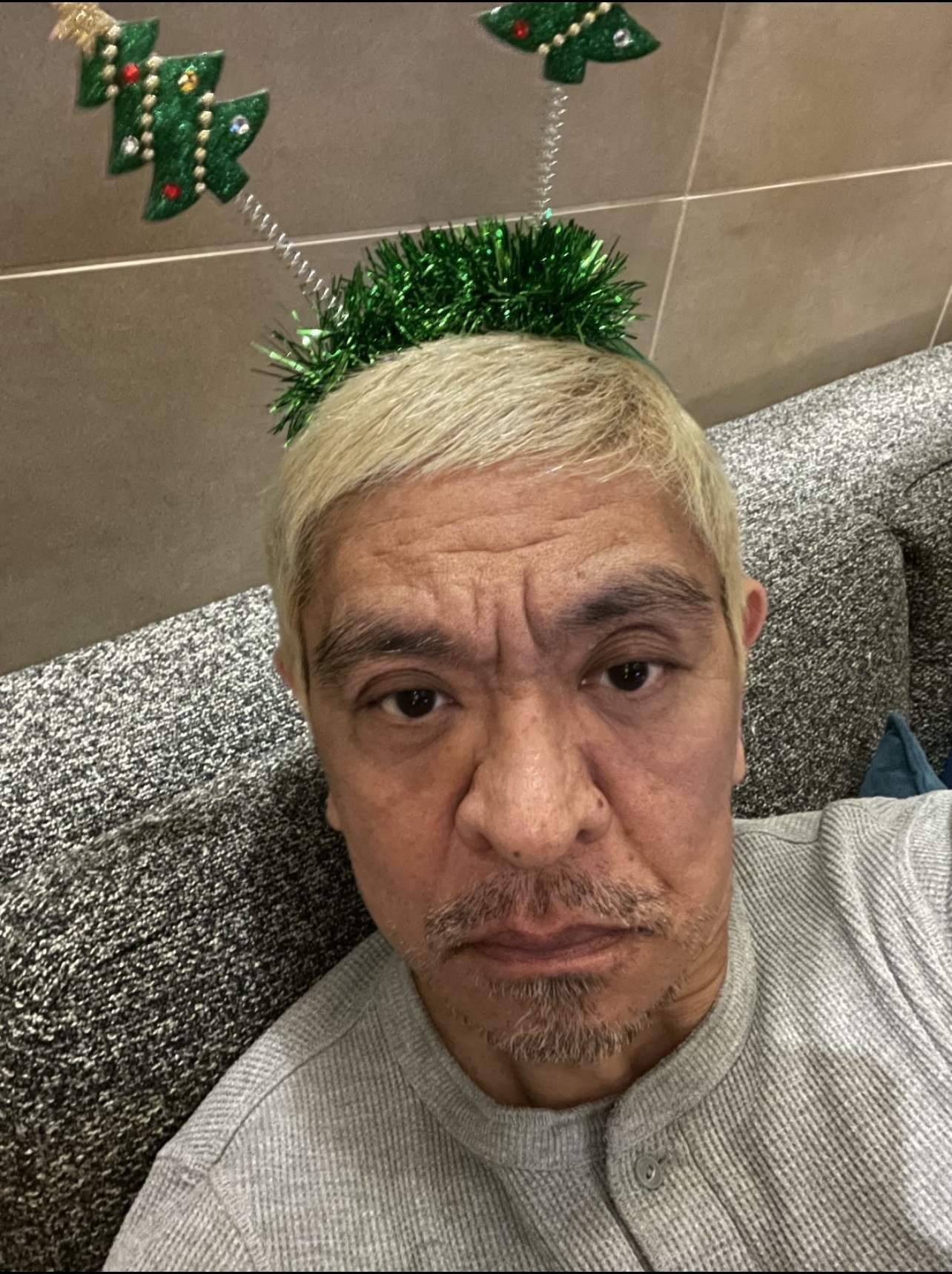 頭にクリスマスツリーを“生やし”祝福（松本人志のX（旧Twitter）から）