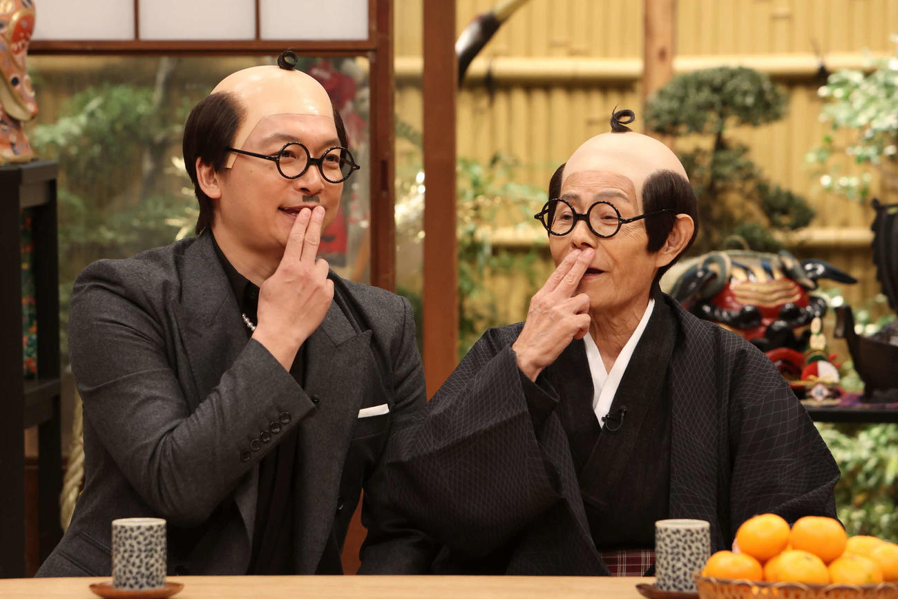 「ドリフに大挑戦！ドリフ結成60周年　爆笑大新年会SP」に出演する左から香取慎吾、加藤茶(C)フジテレビ