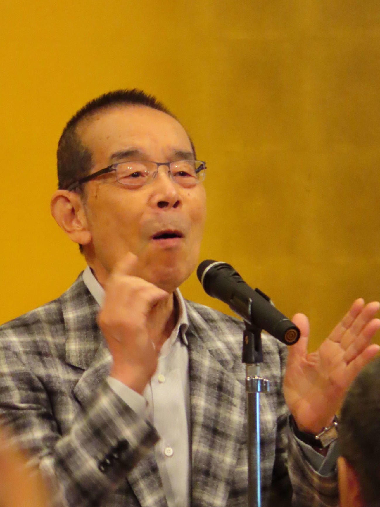 落語協会納めの会で乾杯の音頭をとる林家木久扇