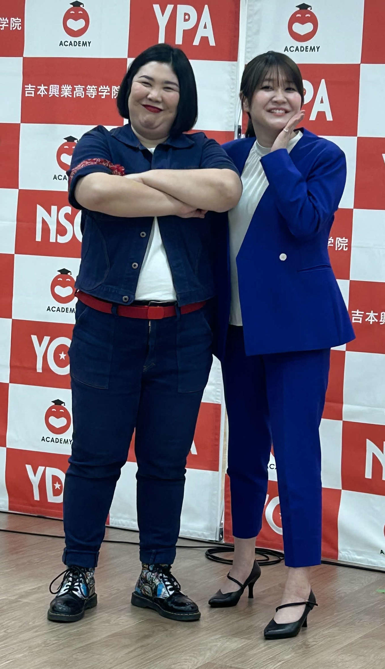 よしもとアカデミー東京校で特別授業を行った、紅しょうがの稲田美紀（右）と熊元プロレス（撮影・松尾幸之介）