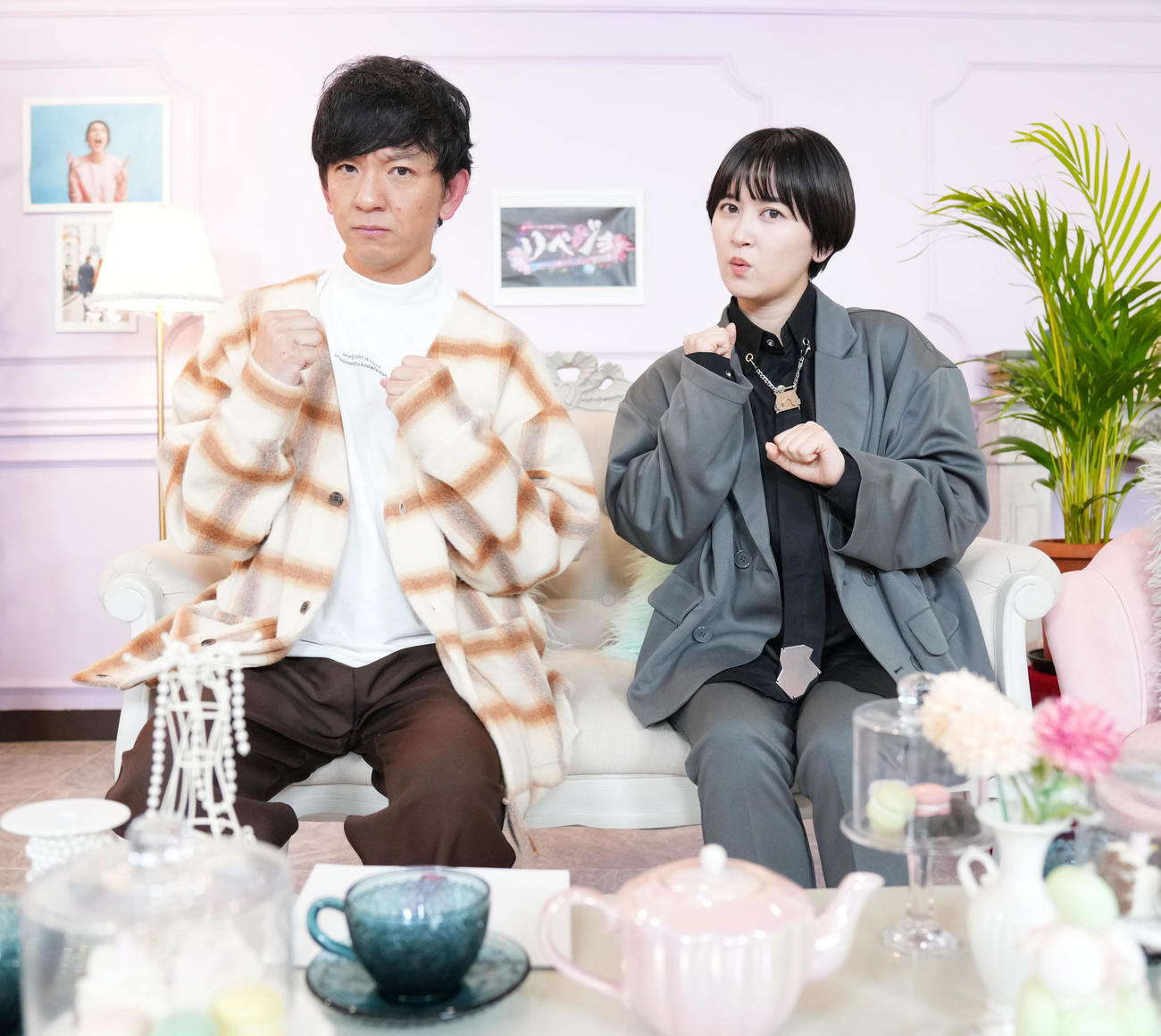 「リベジョ！」で司会を務めたパンサーの向井慧（左）とラランドのサーヤ（撮影・横山健太）