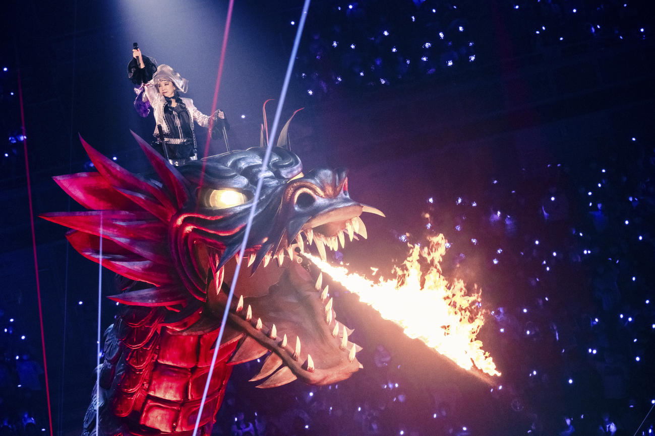 50周年記念の全国アリーナツアー「The Journey」のファイナル公演を行った松任谷由美（撮影・田中聖太郎）