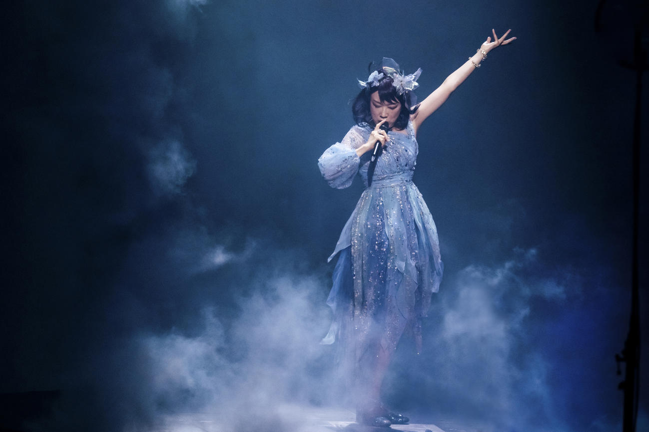 50周年記念の全国アリーナツアー「The Journey」のファイナル公演を行った松任谷由美（撮影・田中聖太郎）