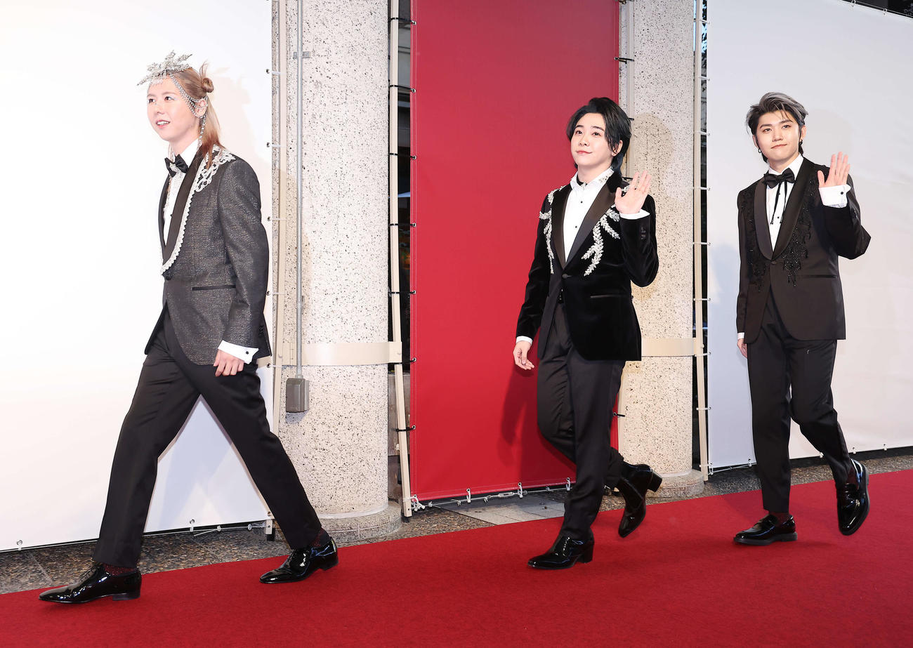 Mrs.GREEN　APPLE　左から藤澤涼架、大森元貴、若井滉斗（2023年11月撮影）