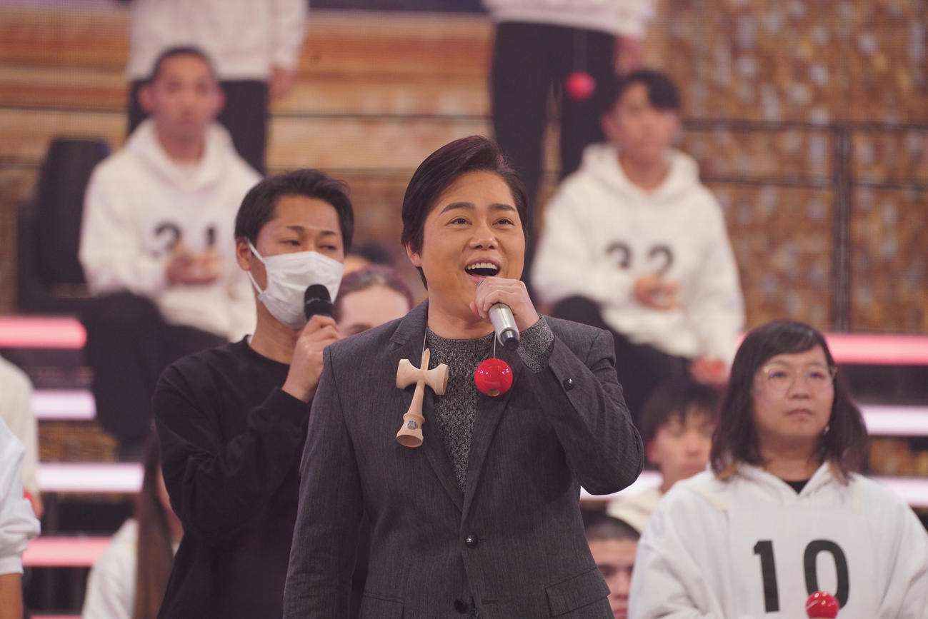 NHK紅白歌合戦リハーサルで音合わせをする三山ひろし