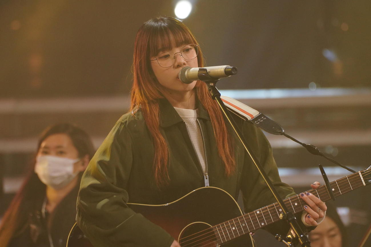 NHK紅白歌合戦リハーサルで音合わせをするあいみょん