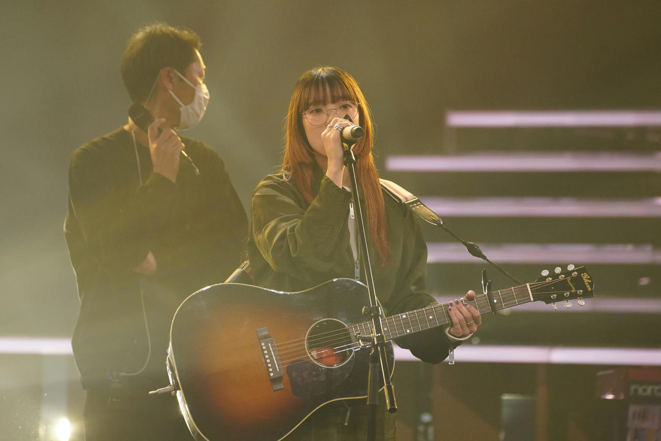NHK紅白歌合戦リハーサルで音合わせをするあいみょん