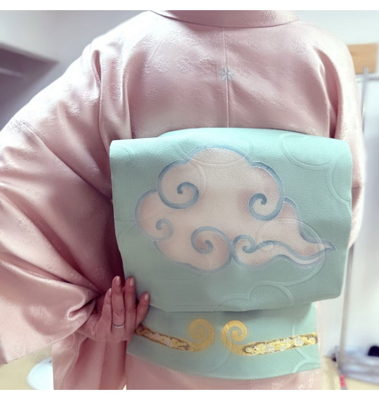 和服を着用した藤原紀香の後ろ姿（片岡愛之助のブログから）