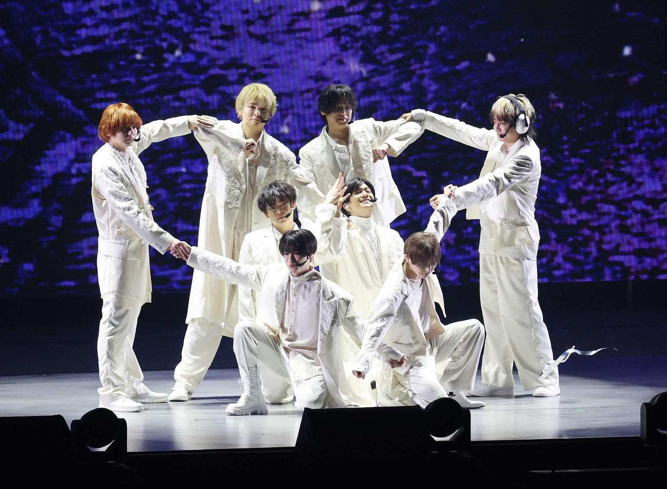 パフォーマンスするHey！Say！JUMP（撮影・宮地輝）