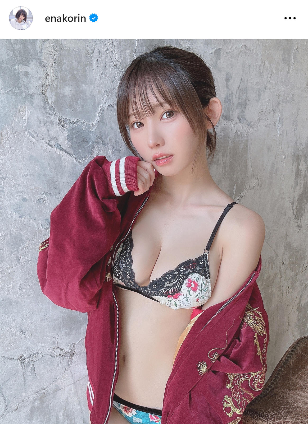 えなこのインスタグラムから