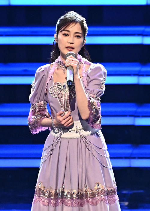 紅白歌合戦で熱唱する生田絵梨花(撮影・滝沢徹郎)