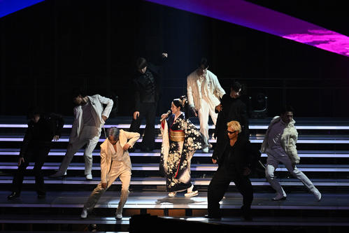 紅白歌合戦で熱唱する坂本冬美(撮影・滝沢徹郎)