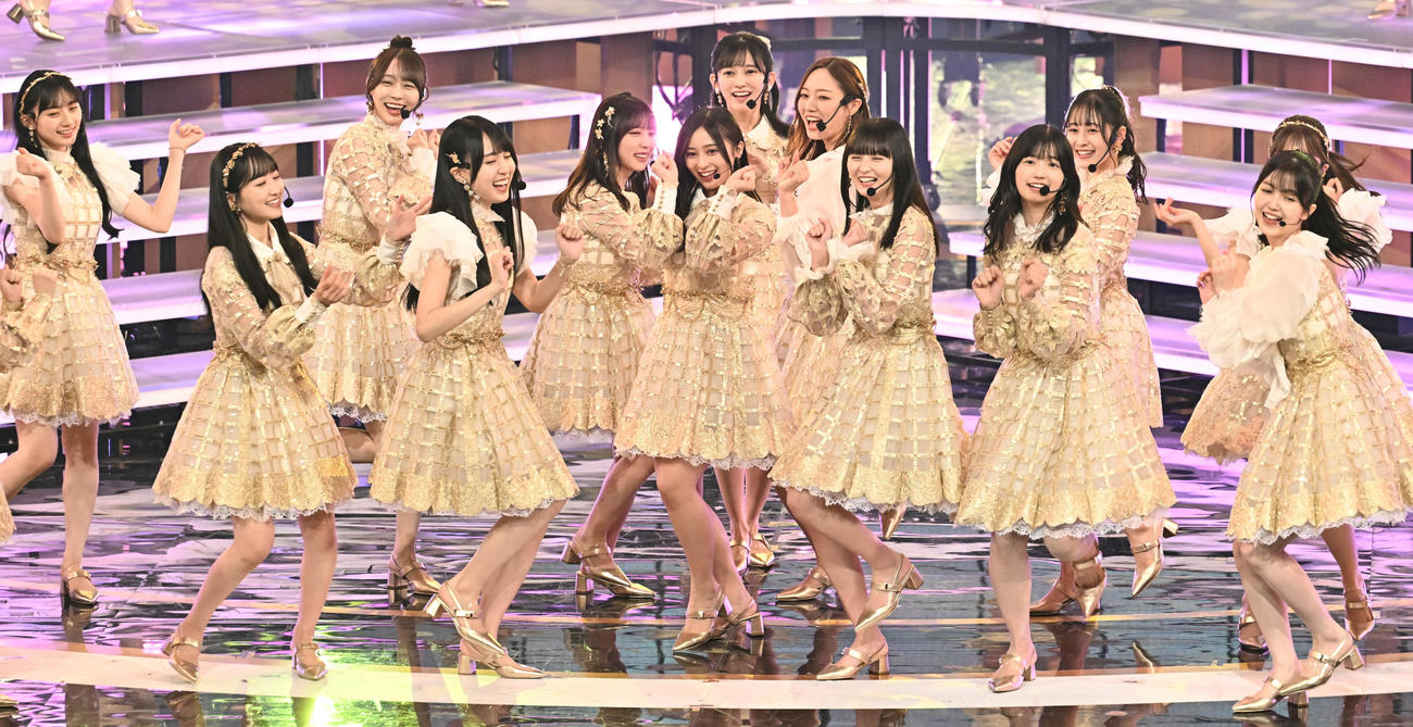 紅白歌合戦で熱唱する乃木坂46（撮影・滝沢徹郎）