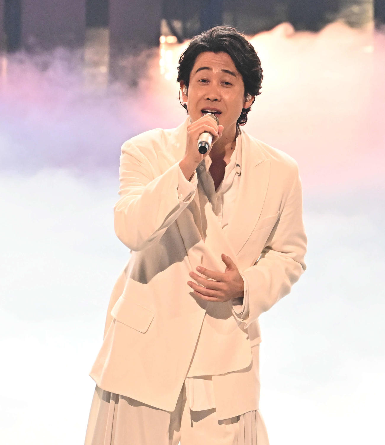 紅白歌合戦で熱唱する大泉洋（撮影・滝沢徹郎）