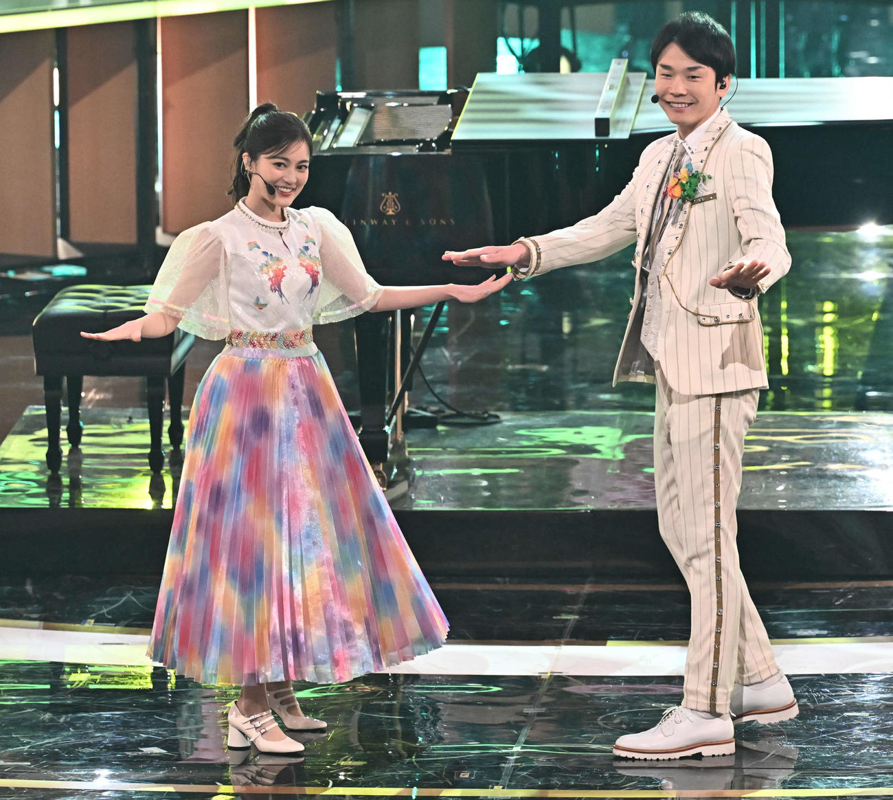 紅白歌合戦で熱唱するハマいく（撮影・滝沢徹郎）