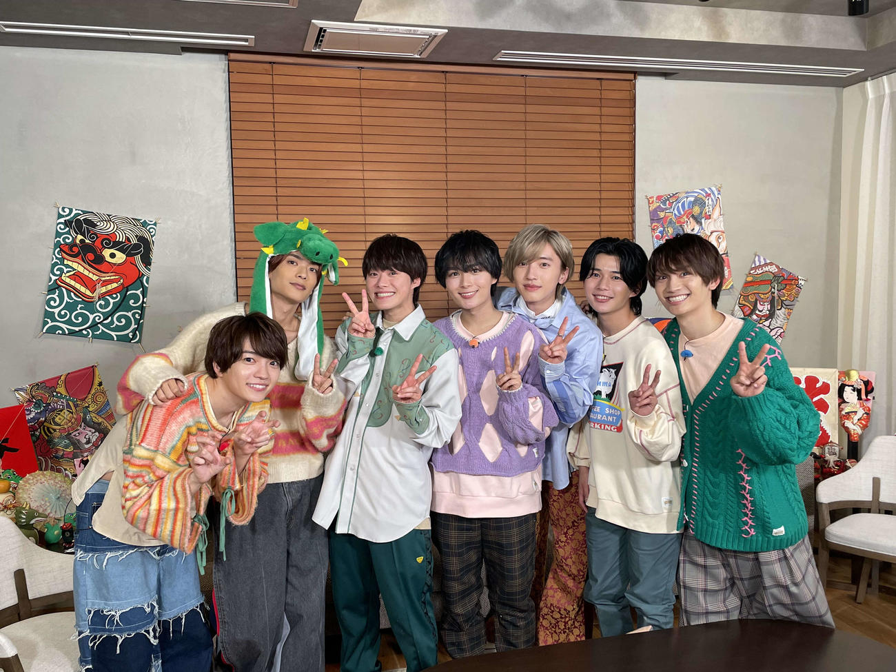 大みそかに生配信を行ったなにわ男子。西畑大吾、高橋恭平、大橋和也、大西流星、道枝駿佑、長尾謙杜、藤原丈一郎