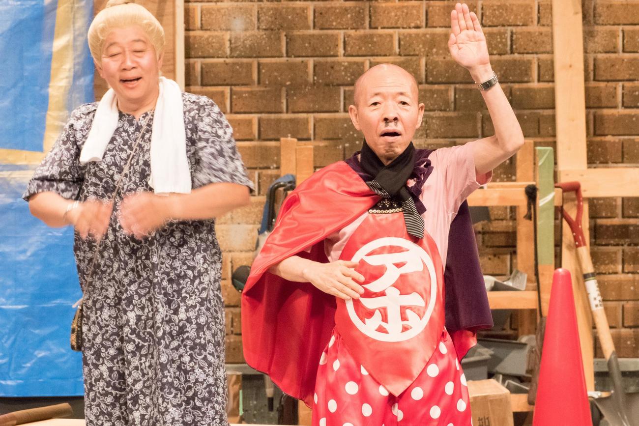 2015.07.24オール阪神・巨人結成40周年公演「ふたりのW成人式」（吉本興業提供）