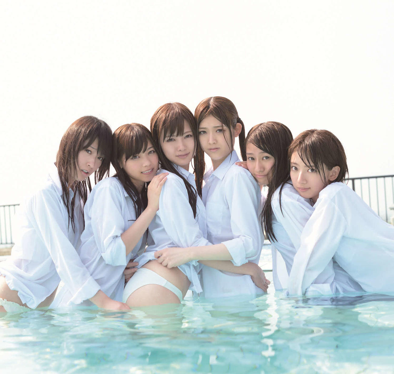 13年10月発売の写真集「乃木坂派」のワンカット