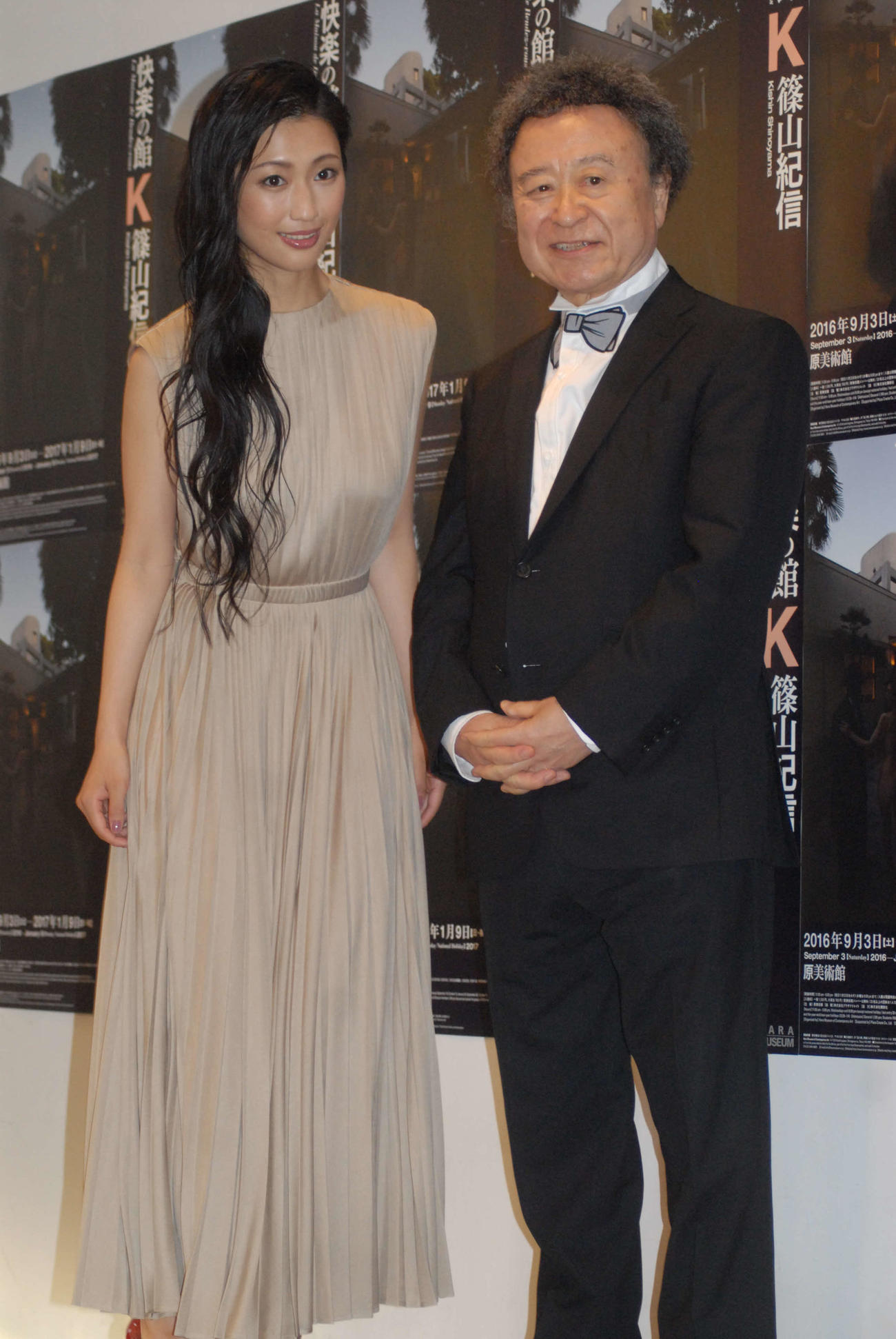 篠山紀信展「快楽の館」内覧会に出席した壇蜜（左）と篠山氏（2016年9月撮影）