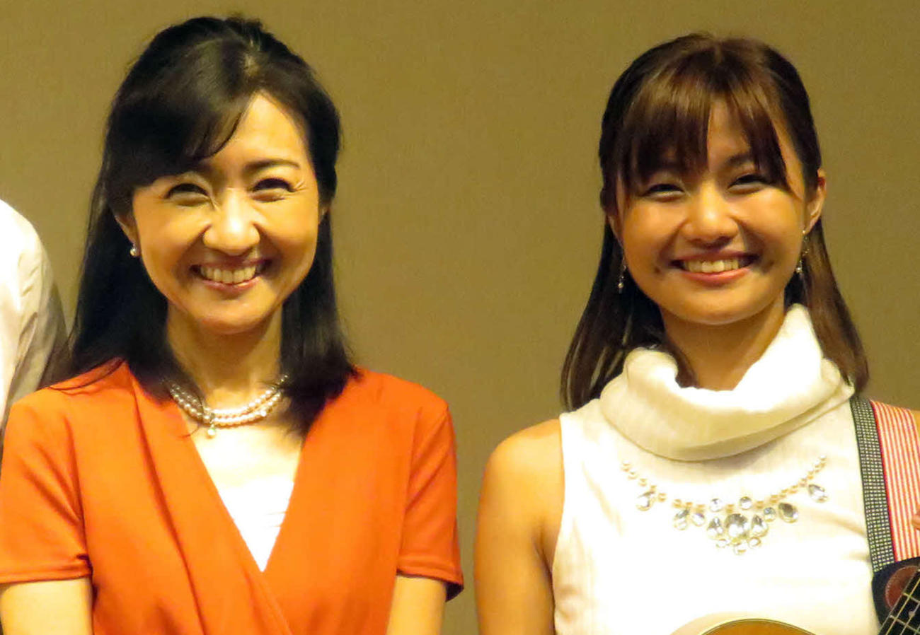 フリーアナウンサーの寺田理恵子と娘のゆりえ（18年8月撮影）