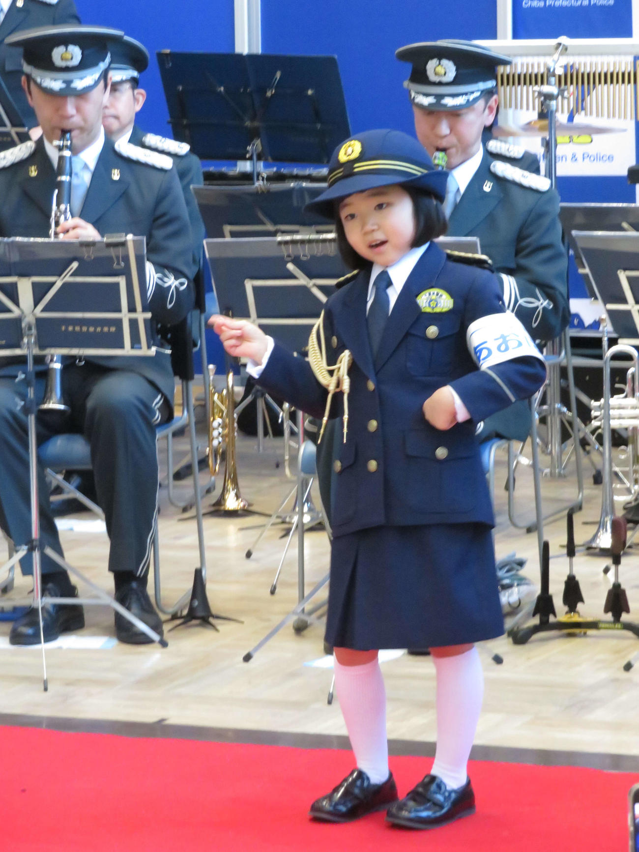 千葉県警本部生活安全部令和6年「新春防犯キャンペーン」の一日よくし隊「あおぼーし」隊長に就任し「いかのおすしダンス」を踊る永尾柚乃（撮影・村上幸将）