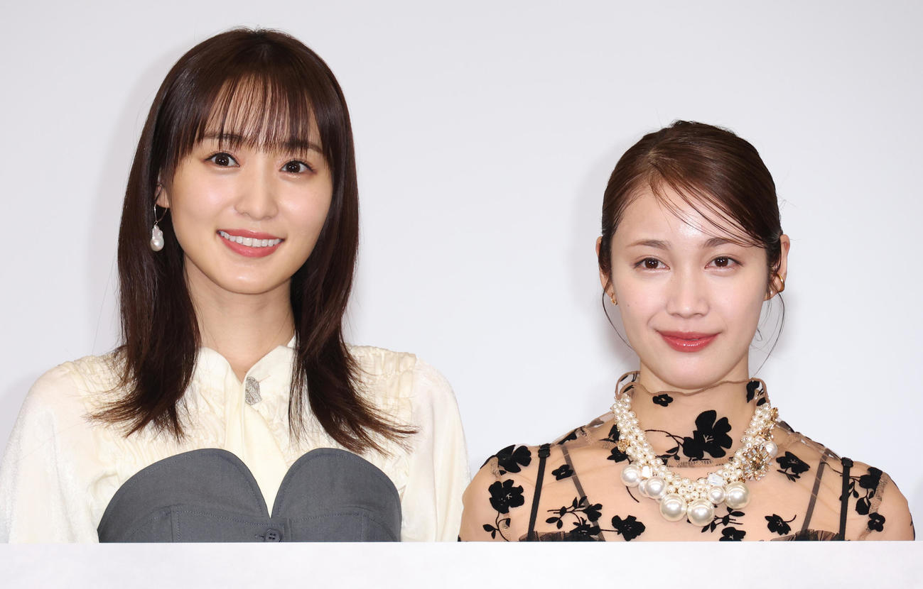 ドラマ「チェイサーゲームW」の会見を行った菅井友香（左）と中村ゆりか（撮影・中島郁夫）