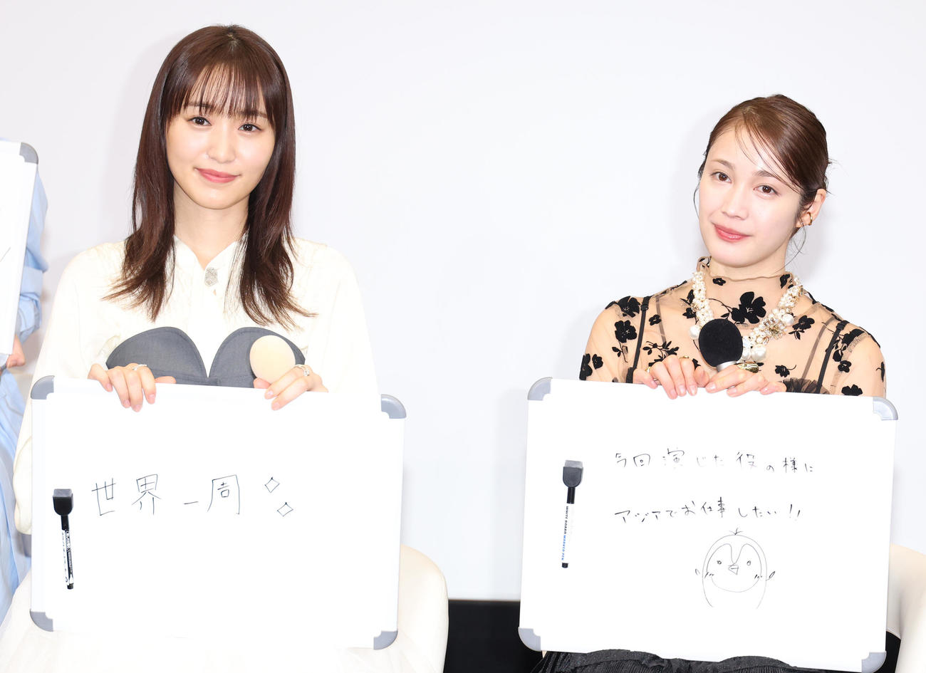 ドラマ「チェイサーゲームW」の会見を行った菅井友香（左）と中村ゆりか（撮影・中島郁夫）