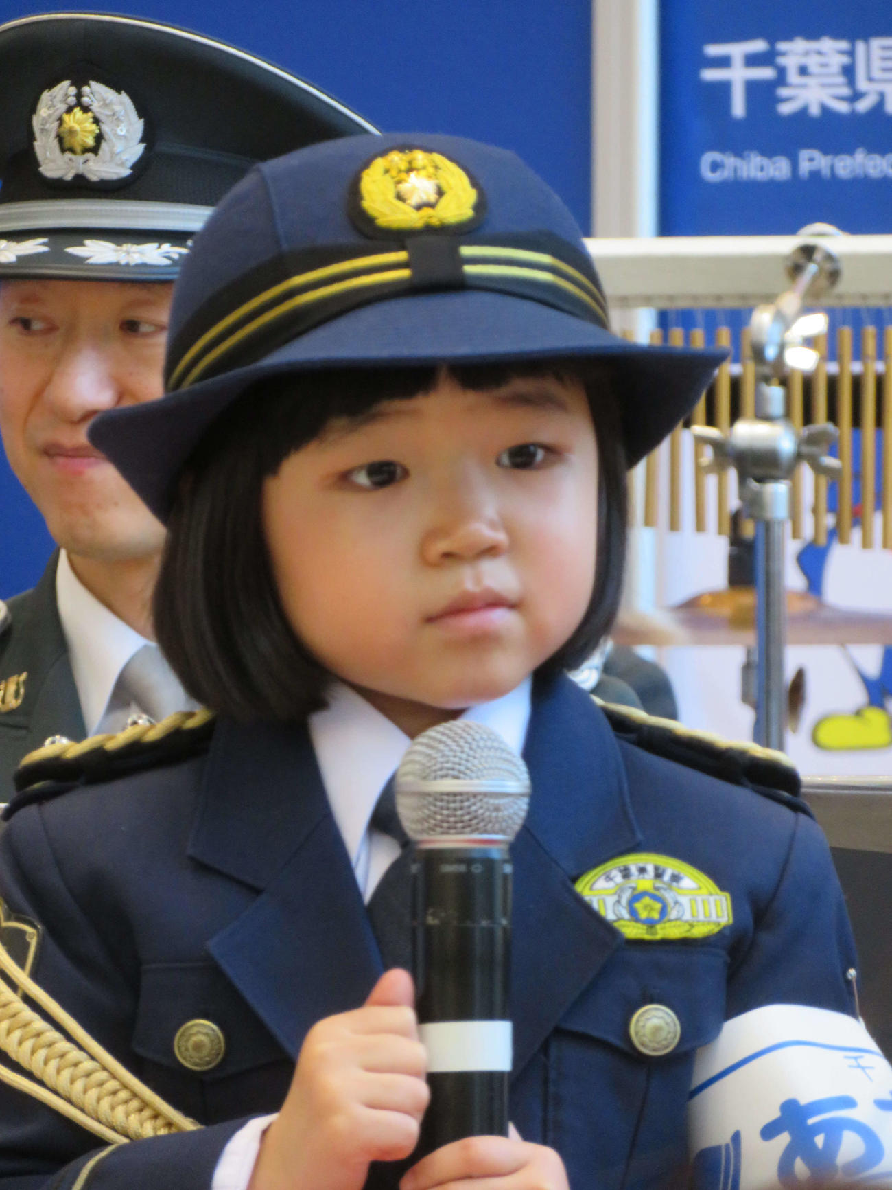 千葉県警本部生活安全部令和6年「新春防犯キャンペーン」の一日よくし隊「あおぼーし」隊長に就任した永尾柚乃（撮影・村上幸将）