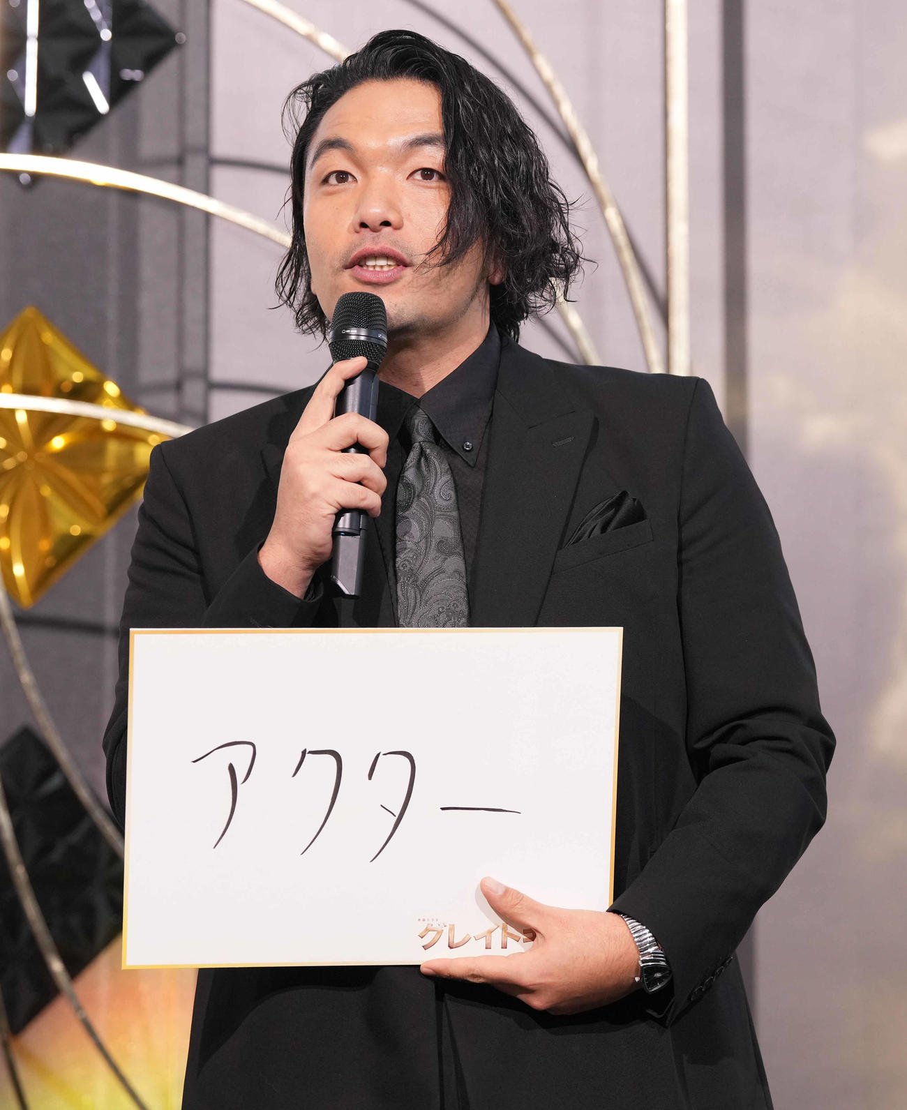テレビ朝日系木曜ドラマ「グレイトギフト」制作発表記者会見で、今年の抱負を披露する見取り図の盛山晋太郎（撮影・鈴木みどり）