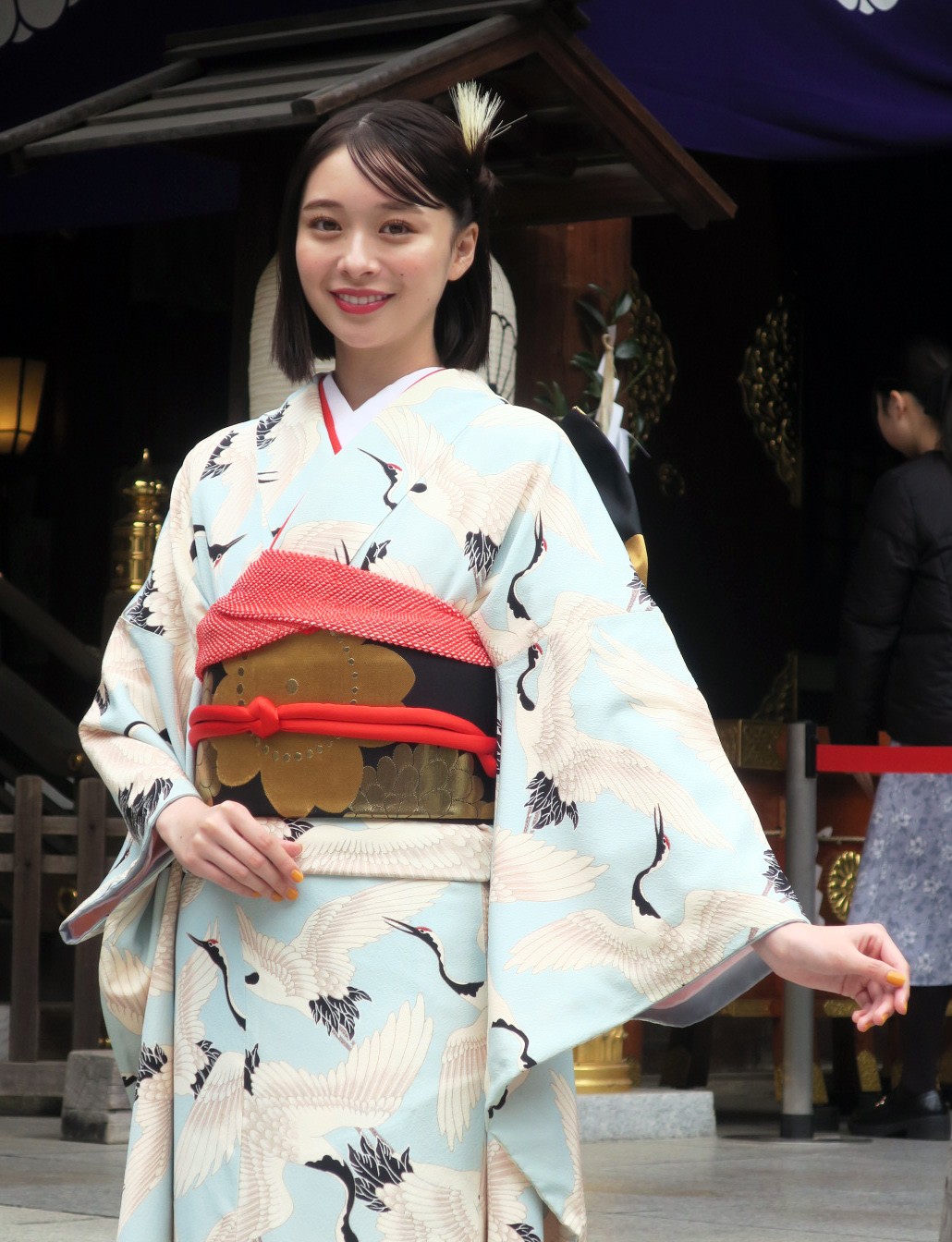 晴れ着で新成人の抱負を語る田鍋梨々花
