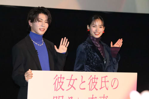 MBS系連続ドラマ「彼女と彼氏の明るい未来」完成披露イベントに登壇した、Aぇ!group末澤誠也と関水渚(撮影・加藤理沙)