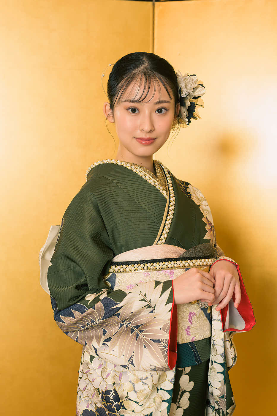 20歳のお披露目となった井本彩花（衣装協力・ジョイフル恵利、振り袖ハクビ）