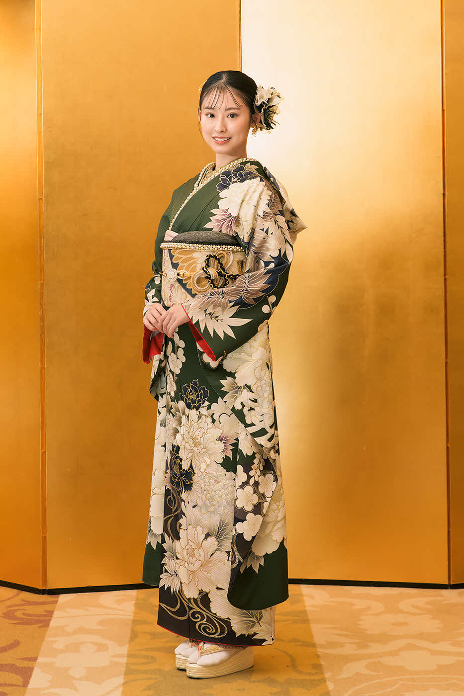 20歳のお披露目となった井本彩花（衣装協力・ジョイフル恵利、振り袖ハクビ）
