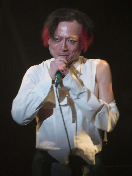 三上博史「生々しいものだけ」“恩師”寺山修司さん没後40年記念公演「歌劇」で熱唱 - 芸能 : 日刊スポーツ