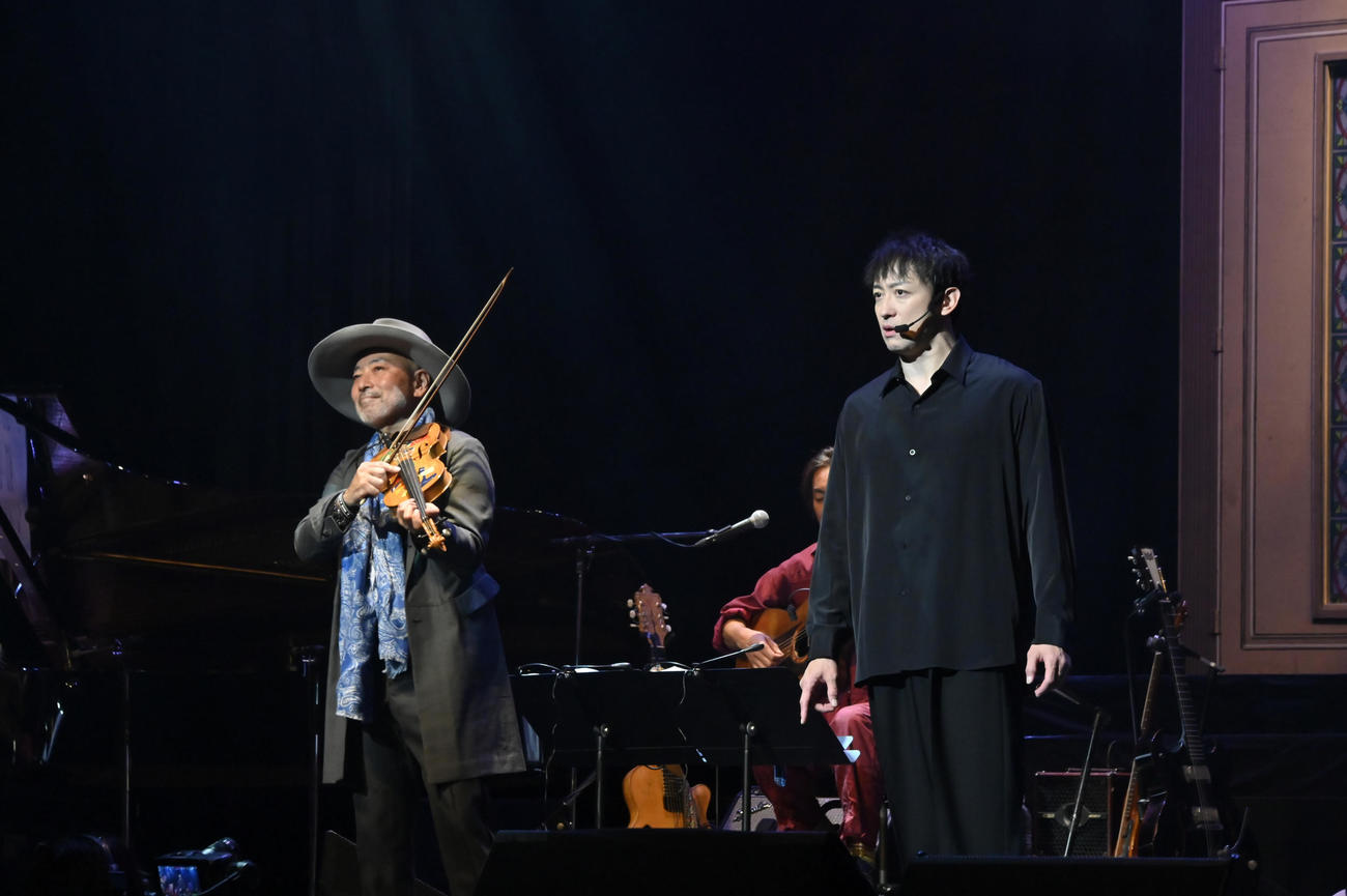 山本耕史（右）と古澤巌によるコンサートツアー「DANDYISM BANQUET 2」が始まった