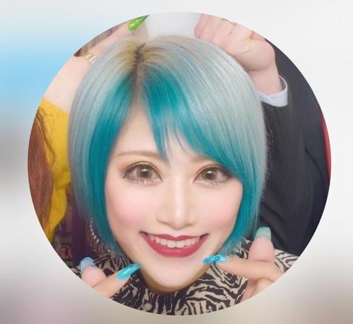 「ぱーてぃーちゃん」の信子(信子のインスタグラムから)