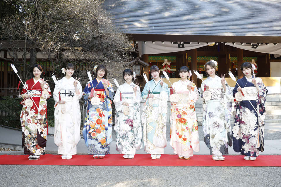 乃木坂46成人式に出席した新成人メンバー。左から林瑠奈、松尾美佑、清宮レイ、一ノ瀬美空、岩本蓮加、川崎桜、黒見明香、岡本姫奈（C）乃木坂46LLC