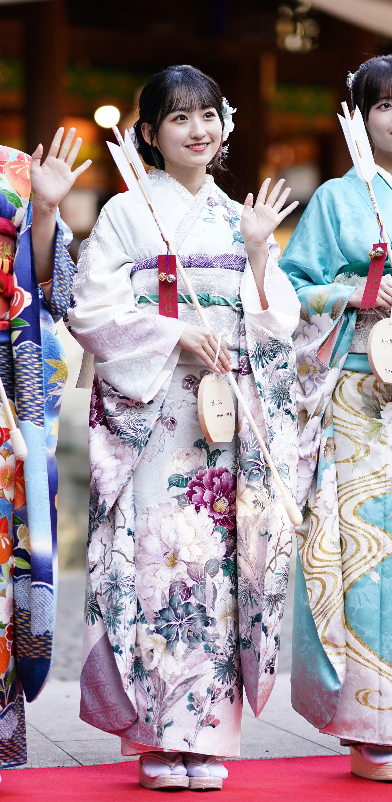 笑顔で手を振る乃木坂46の一ノ瀬美空（撮影・横山健太）
