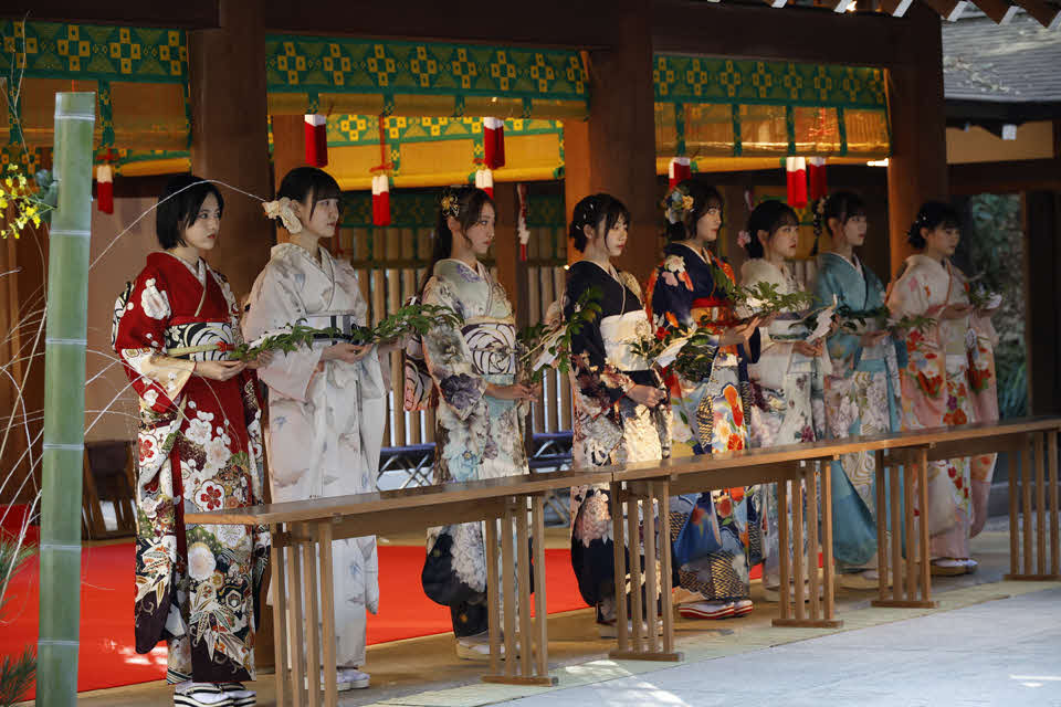 乃木坂46成人式に出席した新成人メンバー。左から林瑠奈、松尾美佑、黒見明香、岡本姫奈、清宮レイ、一ノ瀬美空、岩本蓮加、川崎桜（C）乃木坂46LLC
