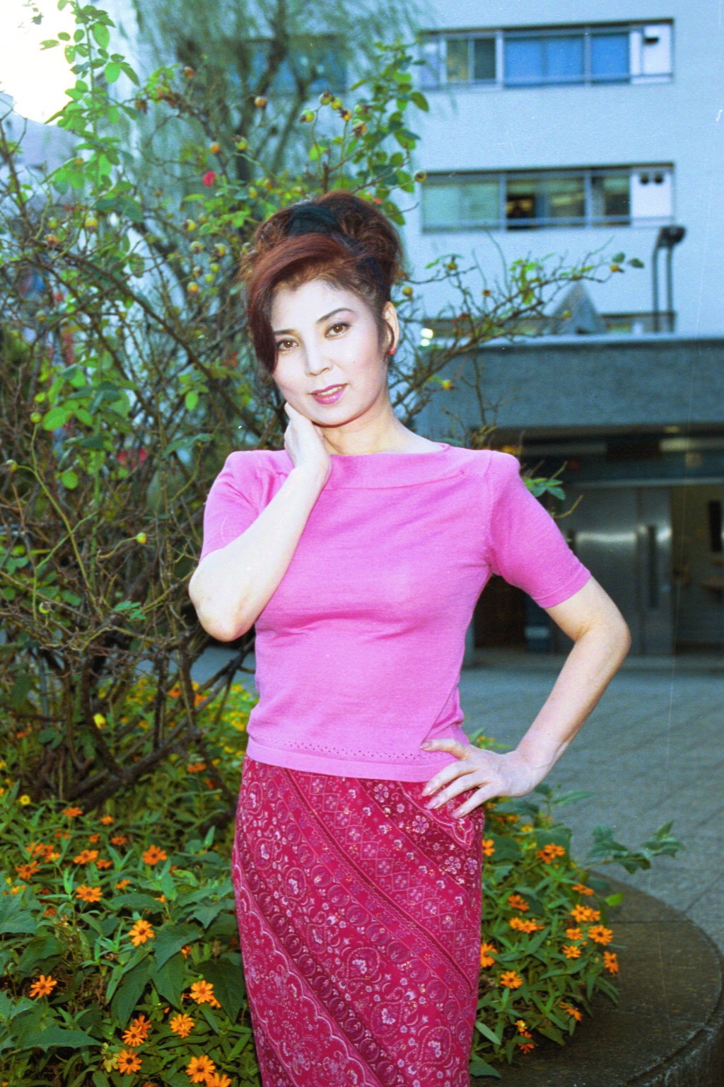 八代亜紀ファンを無料招待するコンサートを発表（00年9月撮影）