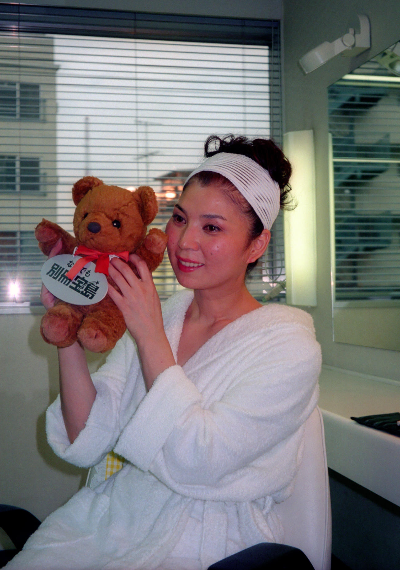 スッピン初公開　別冊宝島CM収録直後に会見した八代亜紀さん（97年7月撮影）