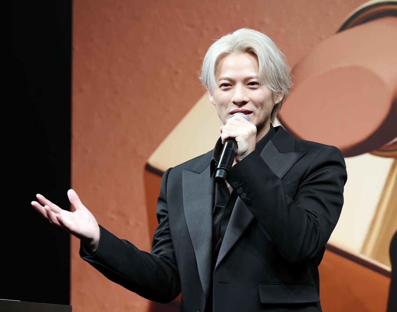 イヴ・サンローラン・ボーテアジアアンバサダーに就任し、話す平野紫耀（撮影・宮地輝）
