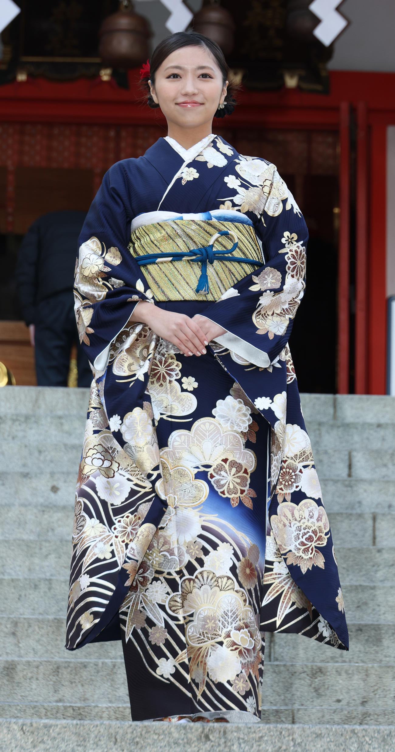 花園神社で新春参拝＆晴れ着お披露目会を行った大原優乃（撮影・中島郁夫）