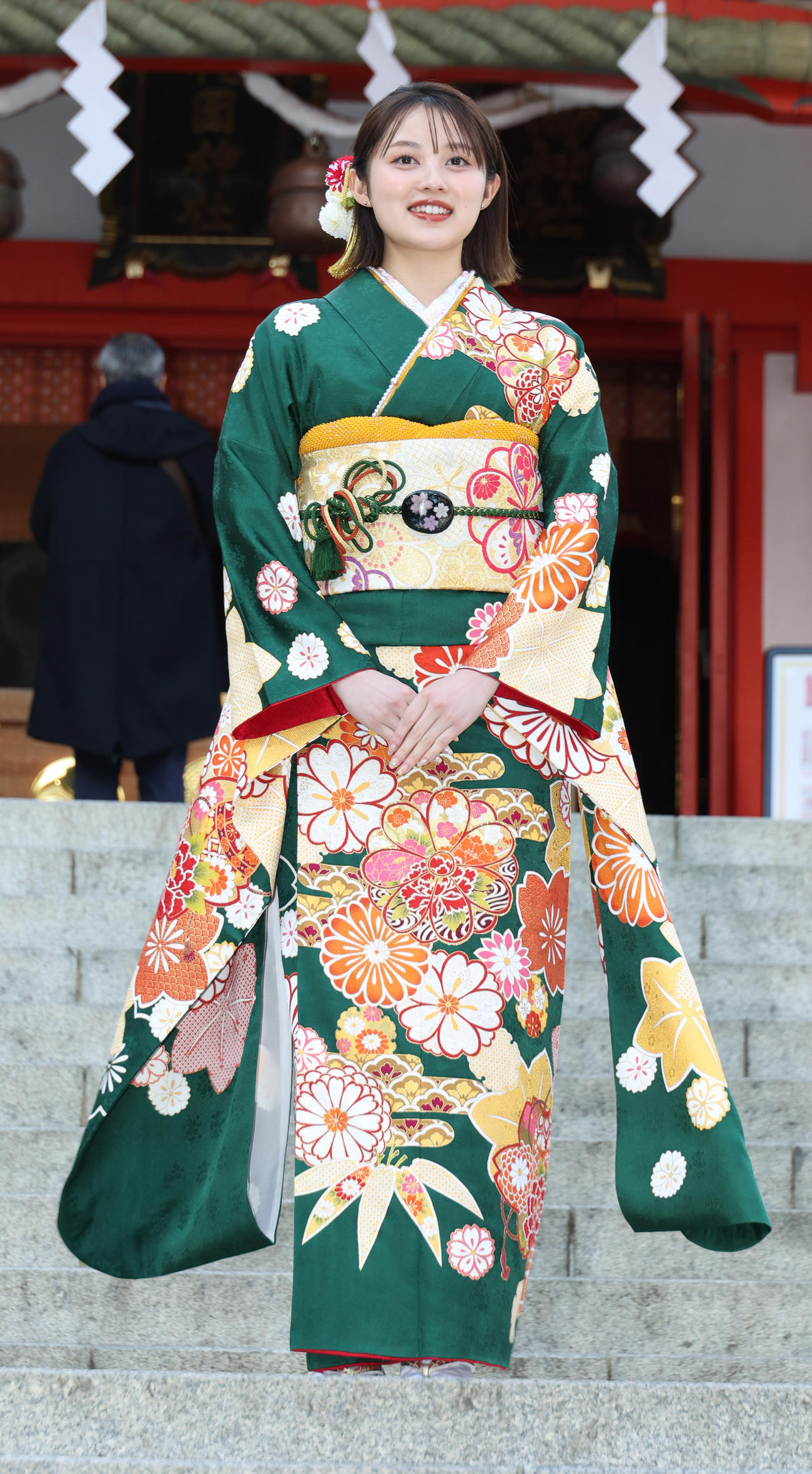 花園神社で新春参拝＆晴れ着お披露目会を行った福山絢水（撮影・中島郁夫）