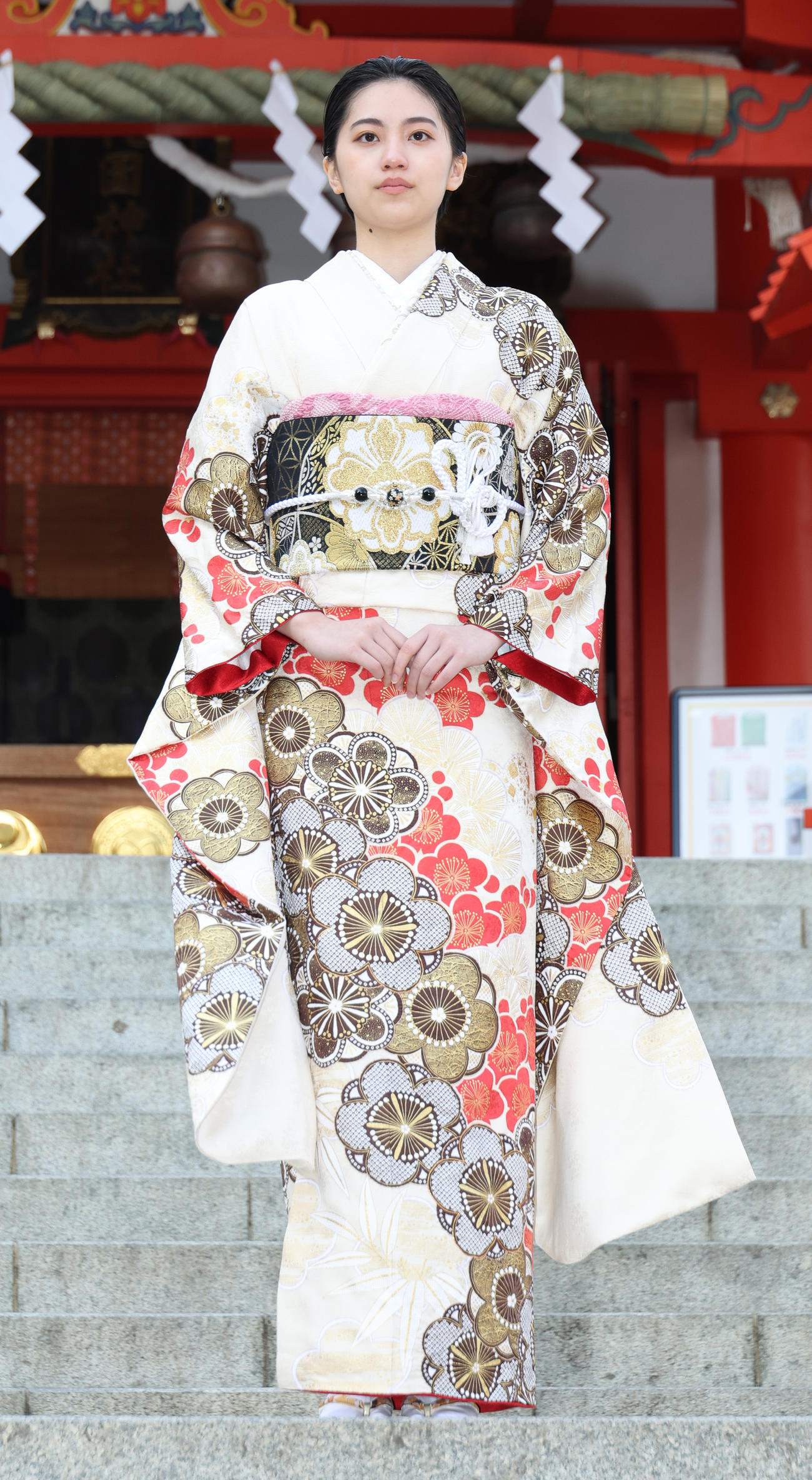 花園神社で新春参拝＆晴れ着お披露目会を行った平美乃理（撮影・中島郁夫）