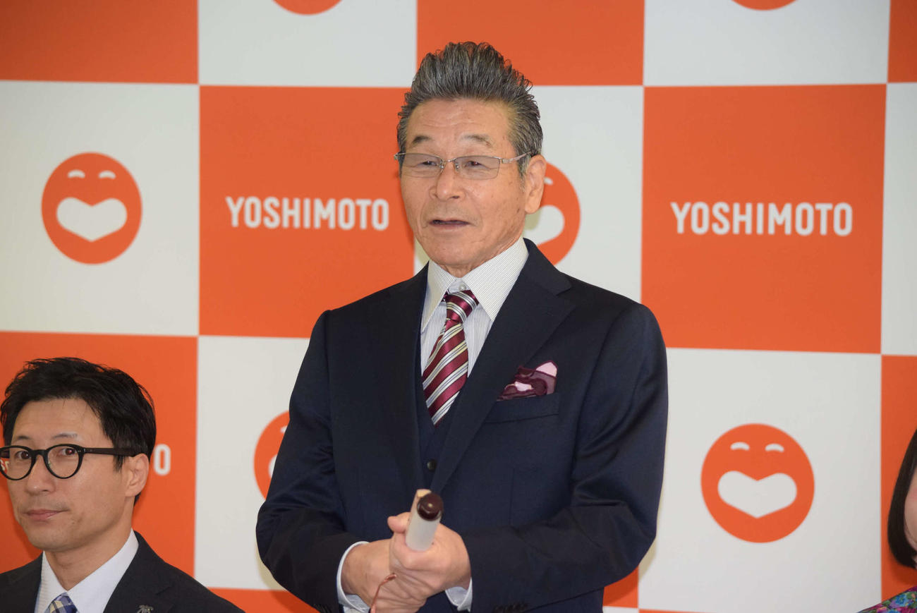 月例会見を開催した吉本新喜劇の間寛平GM（撮影・阪口孝志）