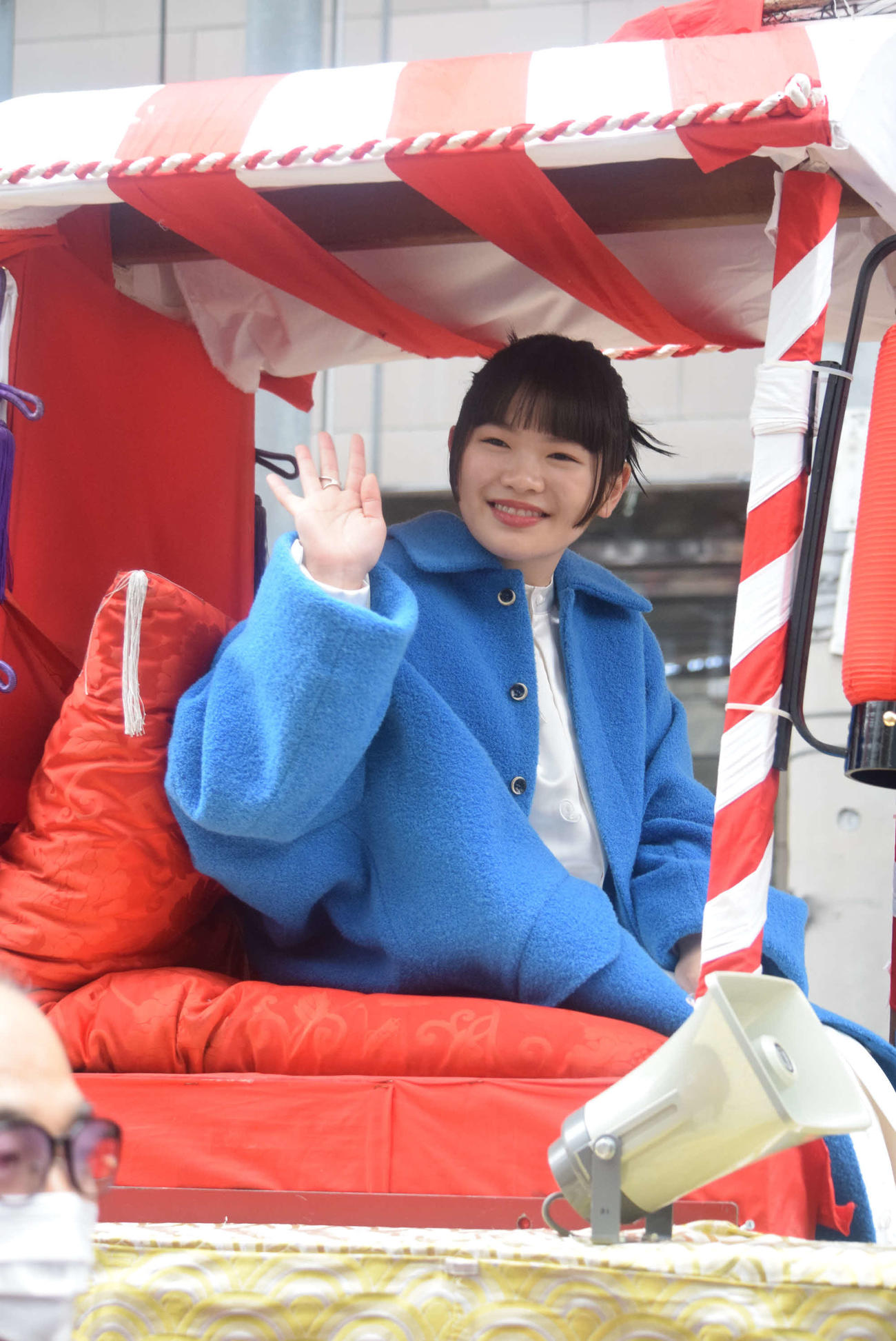 十日戎の宝恵（ほえ）かご行列に参加した富田望生（撮影・阪口孝志）