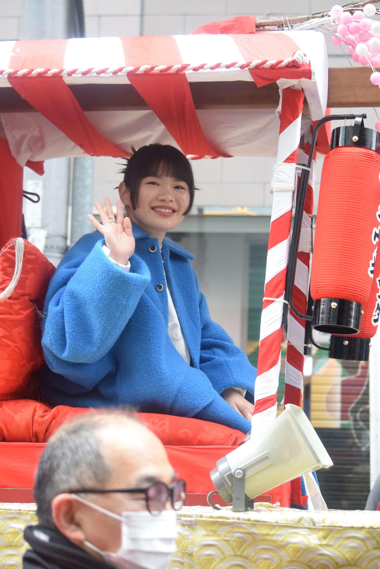 十日戎の宝恵（ほえ）かご行列に参加した富田望生（撮影・阪口孝志）
