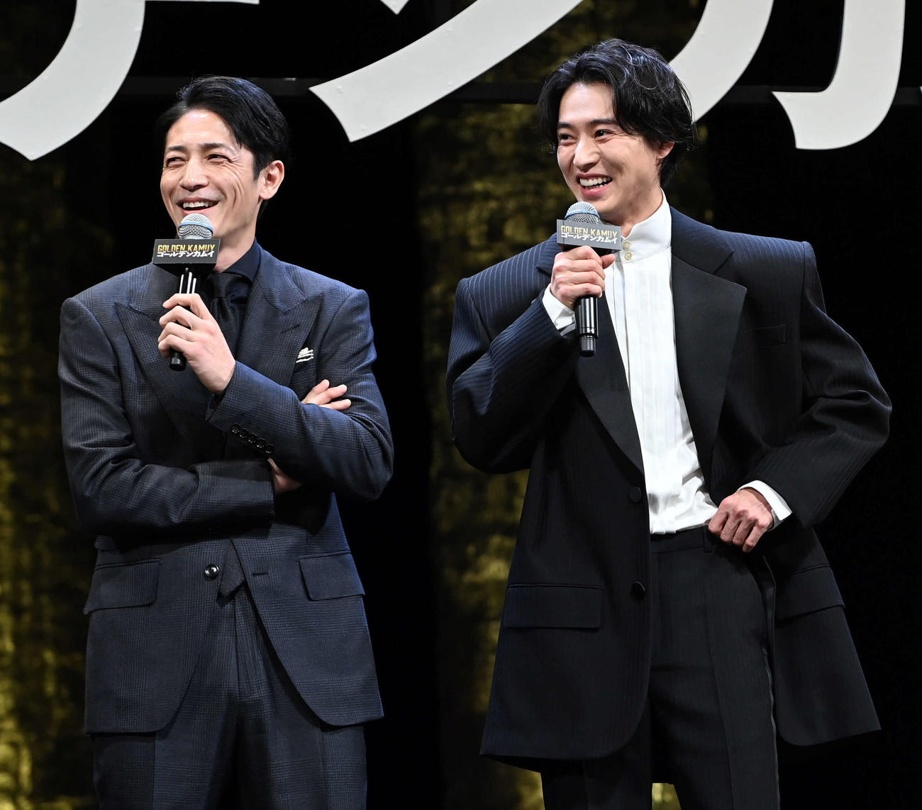完成披露試写会に登壇し笑顔を見せる玉木宏（左）と主演の山崎賢人（撮影・たえ見朱実）